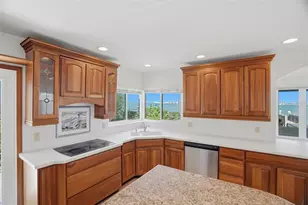 1832 Venetian Point Dr, Clearwater, FL 33755 - Photo 34