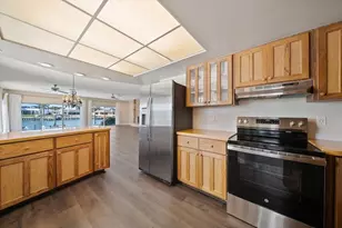 878 Harbor Is, Clearwater Beach, FL 33767 - Photo 18