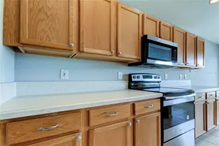 18829 Maisons Dr, Lutz, FL 33558 - Photo 32