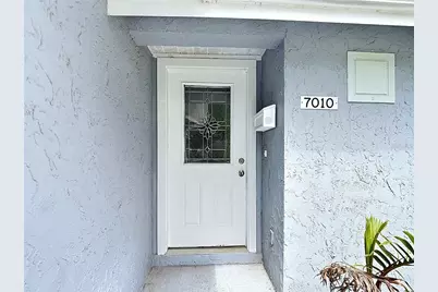 7010 Cobblewood Court, Tampa, FL 33615 - Photo 10