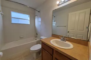 6833 Runner Oak Dr, Zephyrhills, FL 33545 - Photo 6