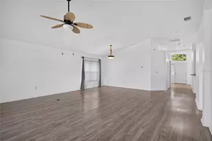 6833 Runner Oak Dr, Zephyrhills, FL 33545 - Photo 18