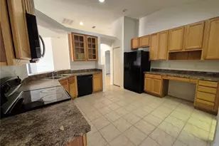 6833 Runner Oak Dr, Zephyrhills, FL 33545 - Photo 12