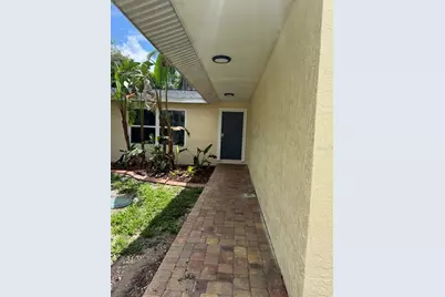 3306 Lake Saxon Drive, Land O Lakes, FL 34639 - Photo 2