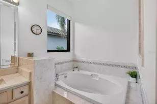 820 Sand Pine Dr NE, Saint Petersburg, FL 33703 - Photo 28