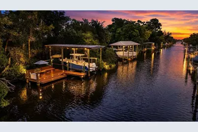 820 Sand Pine Drive NE, Saint Petersburg, FL 33703 - Photo 4