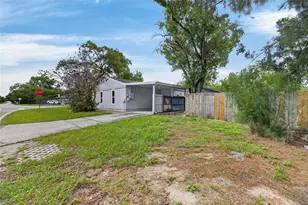 5001 Whiteway Dr, Tampa, FL 33617 - Photo 32