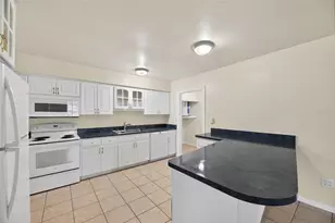 5001 Whiteway Dr, Tampa, FL 33617 - Photo 12