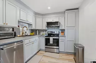 2607 W Wyoming Ave, Tampa, FL 33611 - Photo 8