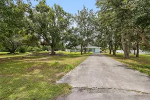 4527 Redcoat Dr, Wesley Chapel, FL 33543 - Photo 2