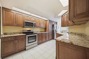 670 Island Way, Clearwater Beach, FL 33767 - Photo 10