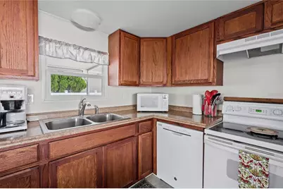 37250 Beverly Avenue, Zephyrhills, FL 33542 - Photo 4