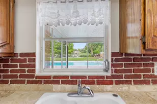 126 W Grapefruit Cir, Clearwater, FL 33759 - Photo 28