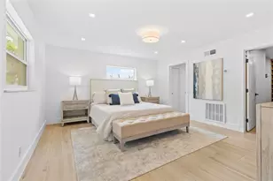 1563 Eden Isle Blvd NE, Saint Petersburg, FL 33704 - Photo 22
