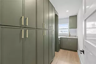 1563 Eden Isle Blvd NE, Saint Petersburg, FL 33704 - Photo 20