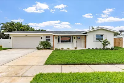1563 Eden Isle Boulevard NE, Saint Petersburg, FL 33704 - Photo 4