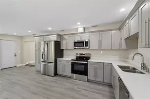 6532 S West Shore Circle, Tampa, FL 33616 - Photo 10