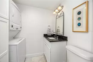 920 N Shore Dr NE, Saint Petersburg, FL 33701 - Photo 14