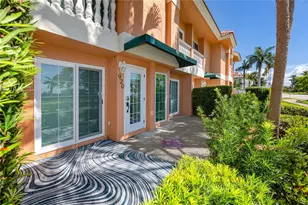 920 N Shore Dr NE, Saint Petersburg, FL 33701 - Photo 4