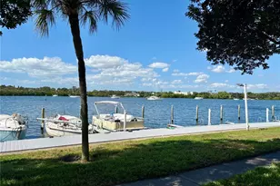 225 Pompano Dr SE, Saint Petersburg, FL 33705 - Photo 18