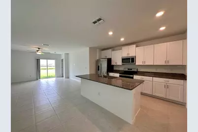 11131 Radiant Shore Loop, San Antonio, FL 33576 - Photo 4