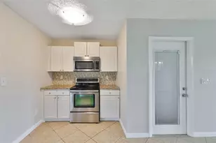 207 Islip Way, Sun City Center, FL 33573 - Photo 6