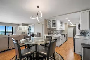 10355 Paradise Blvd, Saint Petersburg, FL 33706 - Photo 8