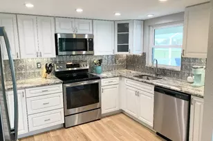 34 Golfview Ct, Rotonda West, FL 33947 - Photo 6