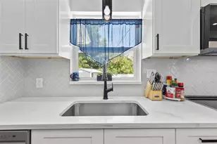 4832 5th St S, Saint Petersburg, FL 33705 - Photo 10