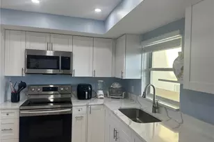 4725 Cove Cir, Saint Petersburg, FL 33708 - Photo 2