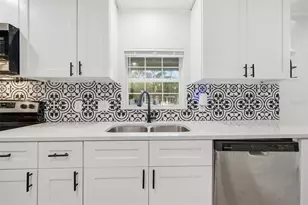 5203 N Mendenhall Dr, Tampa, FL 33603 - Photo 10