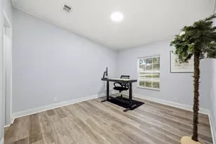 5203 N Mendenhall Dr, Tampa, FL 33603 - Photo 18