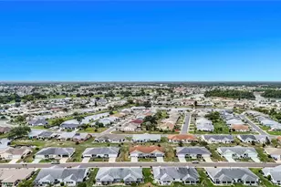 1620 Bentwood Dr, Sun City Center, FL 33573 - Photo 2