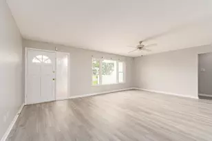 14070 90th Ave, Seminole, FL 33776 - Photo 4