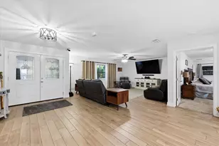 30424 Hillside Ln, Wesley Chapel, FL 33545 - Photo 8