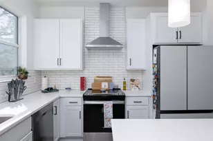 317 15th St N, Saint Petersburg, FL 33705 - Photo 2