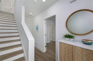 317 15th St N, Saint Petersburg, FL 33705 - Photo 8