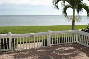 5248 Beach Dr SE, Saint Petersburg, FL 33705 - Photo 4