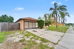 1215 Persimmon Dr, Holiday, FL 34691 - Photo 4