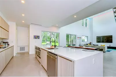 6805 New York Drive, Tampa, FL 33619 - Photo 14