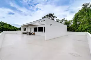 6805 New York Dr, Tampa, FL 33619 - Photo 40