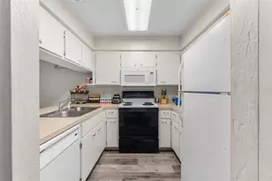 2635 SW 35th Pl, Gainesville, FL 32608 - Photo 6