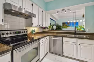 4304 Bay Club Cir, Tampa, FL 33607 - Photo 12