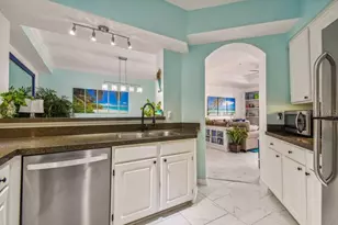 4304 Bay Club Cir, Tampa, FL 33607 - Photo 14