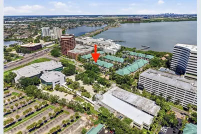 4304 Bay Club Circle #4304, Tampa, FL 33607 - Photo 4