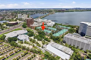 4304 Bay Club Cir, Tampa, FL 33607 - Photo 4
