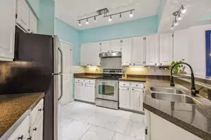 4304 Bay Club Cir, Tampa, FL 33607 - Photo 16
