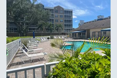 960 Starkey Road #10305, Largo, FL 33771 - Photo 2