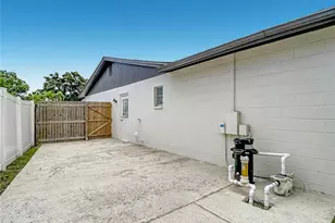 4321 Foxglen Ln, Tampa, FL 33624 - Photo 66