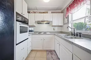 8019 Cornwall Ln, Tampa, FL 33615 - Photo 8